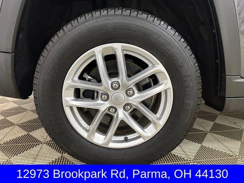 Used 2022 Jeep Grand Cherokee L Laredo w/ Luxury Tech Group I AWD/4WD image 31