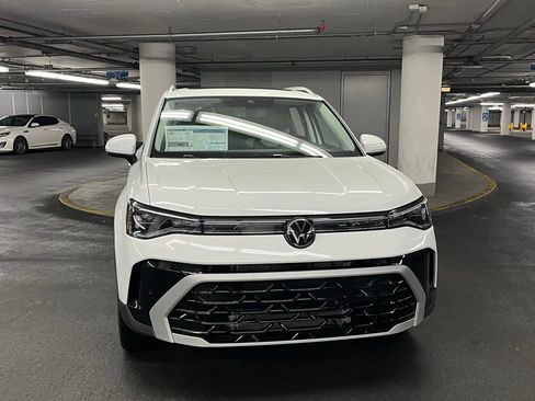 New 2026 Volkswagen Taos SEL AWD/4WD image 32