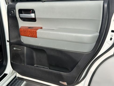 Used 2019 Toyota Sequoia Platinum AWD/4WD image 22