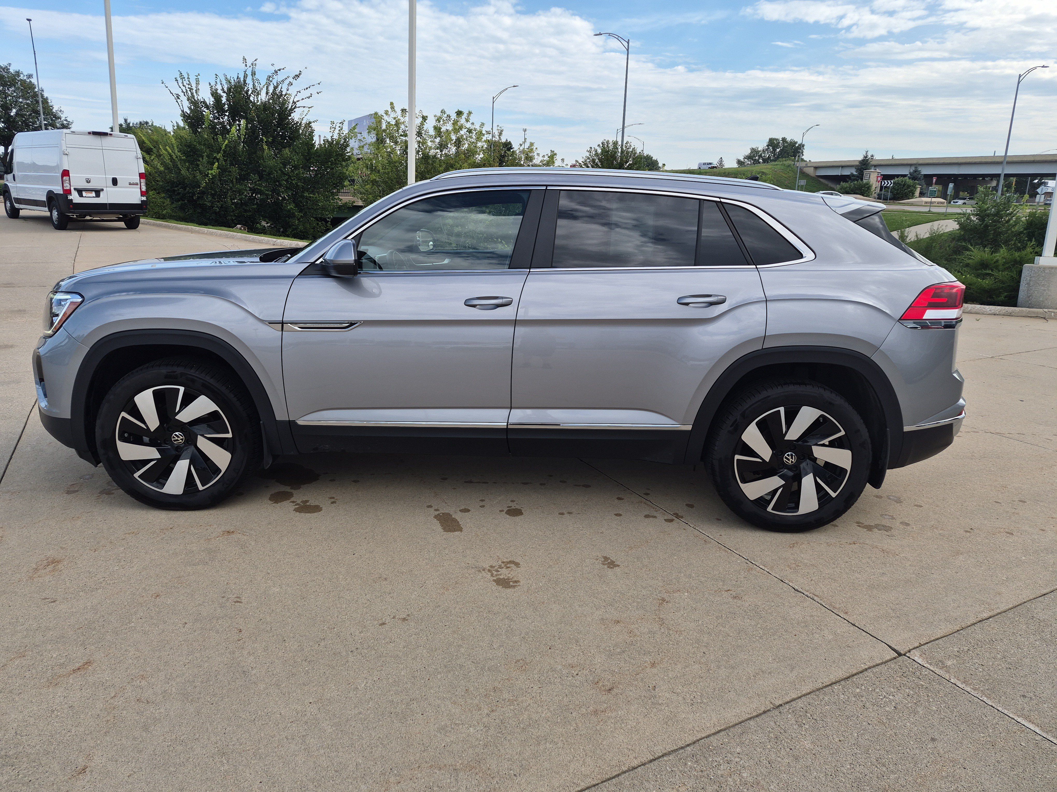 Used 2024 Volkswagen Atlas Cross Sport SEL AWD/4WD image 7