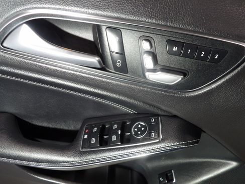 Used 2019 Mercedes-Benz GLA 250 4MATIC image 10