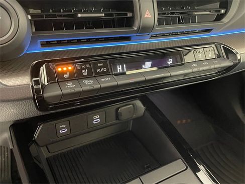 Used 2025 Toyota Prius Limited w/ Limited Premium Package image 9