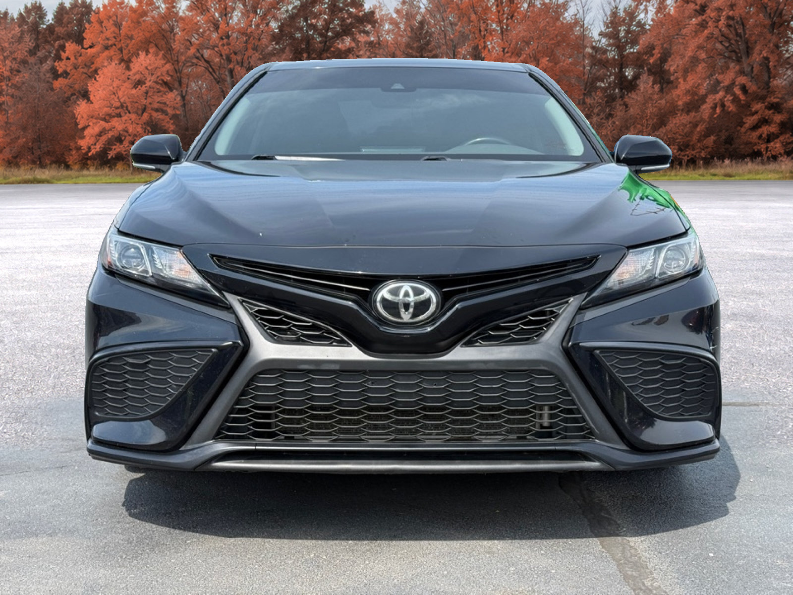 Used 2022 Toyota Camry SE w/ Convenience Package FWD image 3