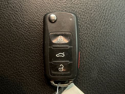 Used 2017 Volkswagen Passat 1.8T S image 10