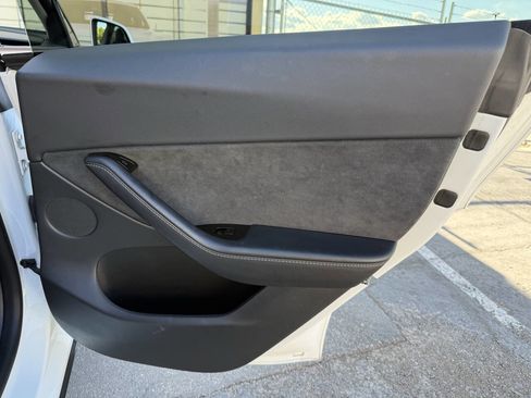 Used 2021 Tesla Model Y Long Range AWD/4WD image 26