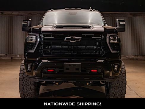 Used 2025 Chevrolet Silverado 2500 LTZ w/ LTZ Plus Package AWD/4WD image 4