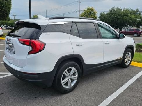 Used 2021 GMC Terrain SLE w/ Driver Convenience Package FWD image 4