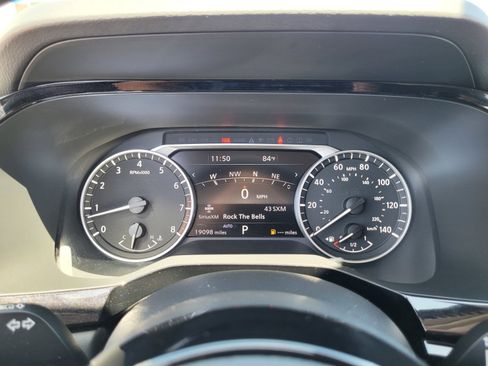Used 2025 Nissan Pathfinder SL AWD/4WD image 25