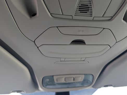 Used 2023 Ford Transit Connect XLT image 22