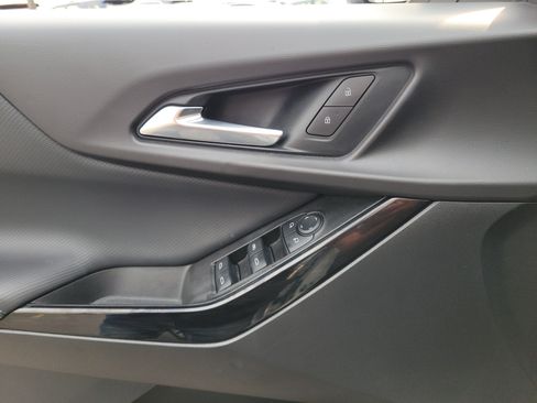 Used 2025 Chevrolet Equinox LT FWD image 17