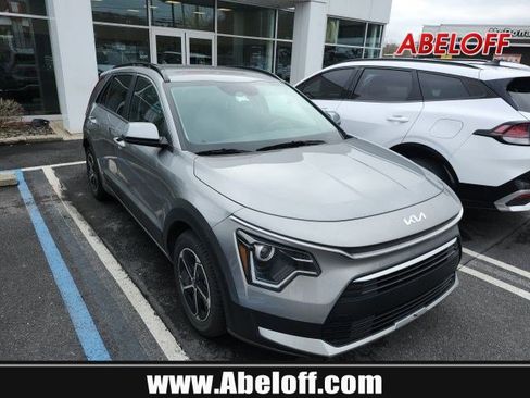 Used 2023 Kia Niro LX image 1
