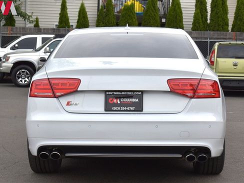 Used 2013 Audi S8 image 4