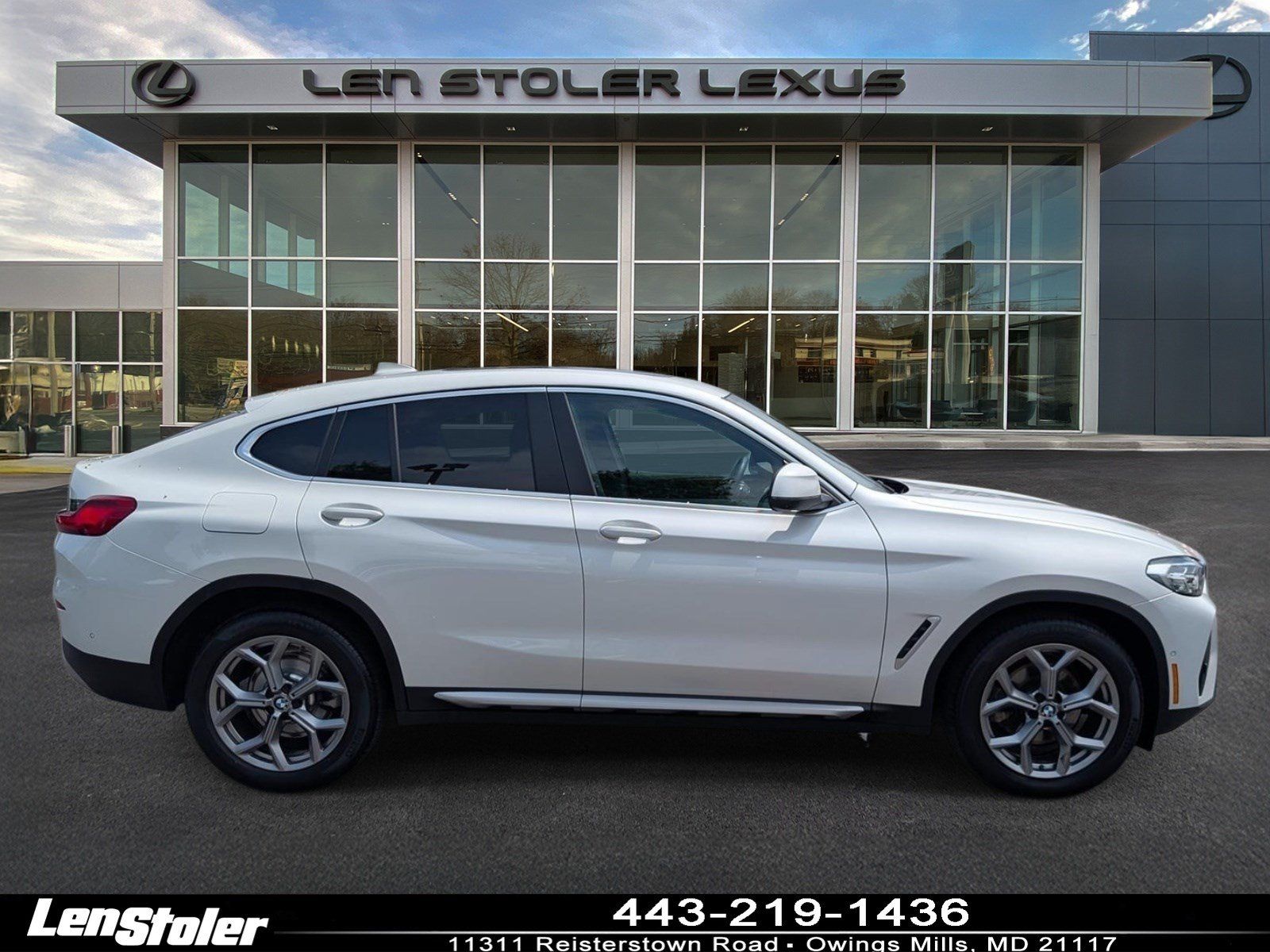Used 2024 BMW X4 xDrive30i w/ Parking Assistance Package AWD/4WD image 2