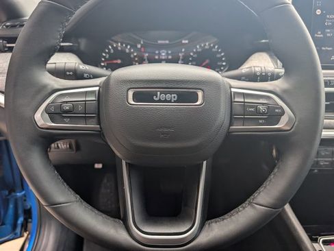 Used 2025 Jeep Compass Latitude AWD/4WD image 12