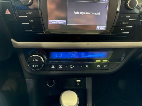 Used 2014 Toyota Corolla LE FWD image 25