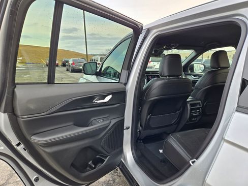 New 2025 Jeep Grand Cherokee Altitude image 25