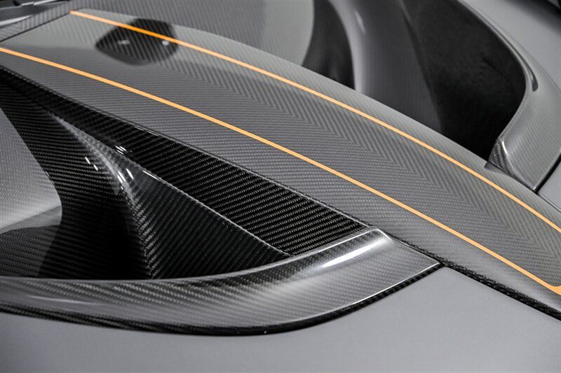 Used 2019 McLaren Senna RWD image 12