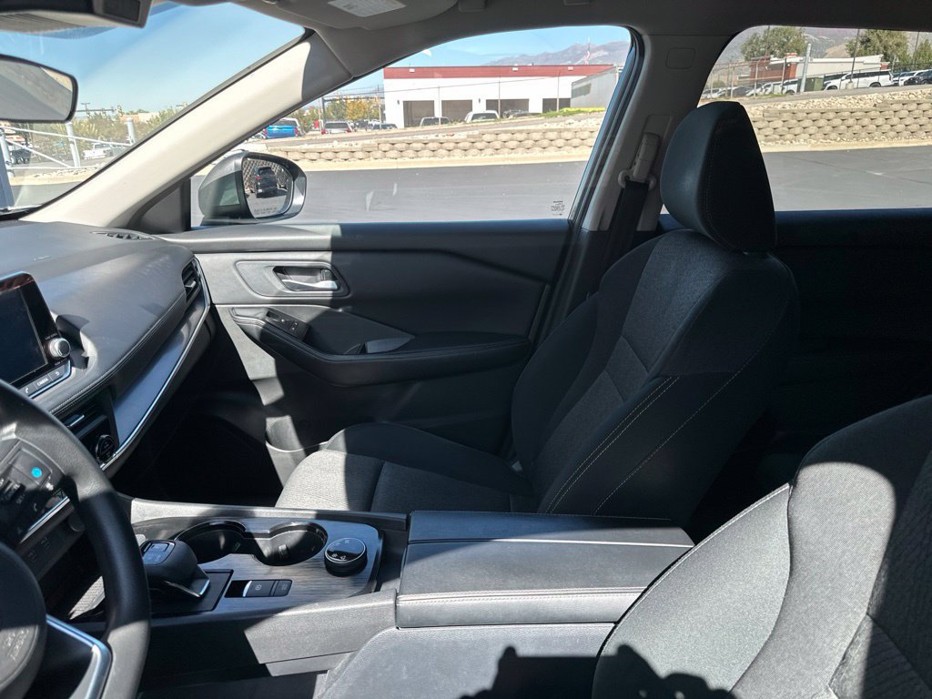 Used 2024 Nissan Rogue SV AWD/4WD image 7
