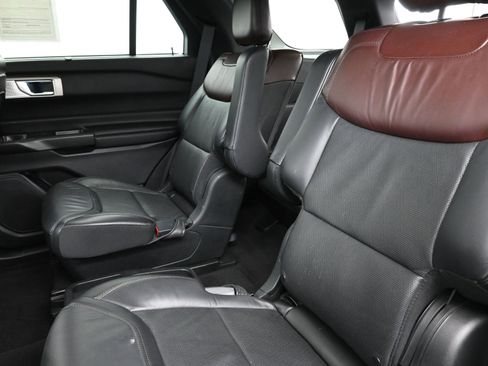 Used 2020 Ford Explorer Platinum w/ Premium Technology Package image 23