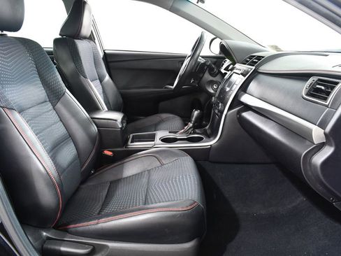 Used 2015 Toyota Camry SE FWD image 10