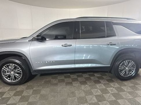 Used 2025 Chevrolet Traverse LT AWD/4WD image 5