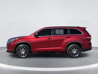 Used 2017 Toyota Highlander SE w/ Carpet Mat Package FWD video 2