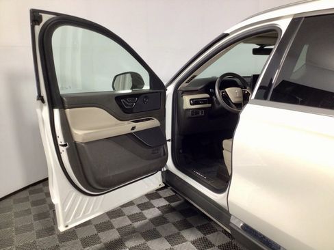 Used 2023 Lincoln Aviator Reserve w/ Equipment Group 201A image 15