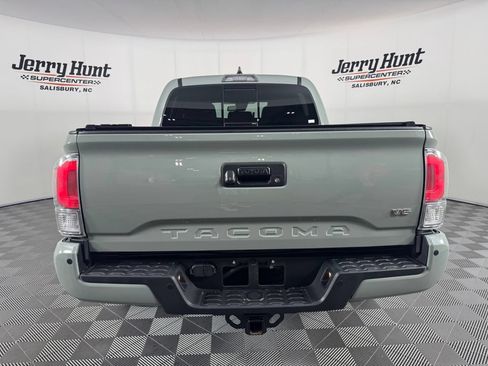 Used 2022 Toyota Tacoma TRD Off-Road w/ Technology Package AWD/4WD image 8