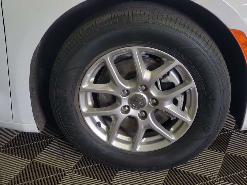 Used 2024 Chrysler Pacifica Touring-L FWD image 31