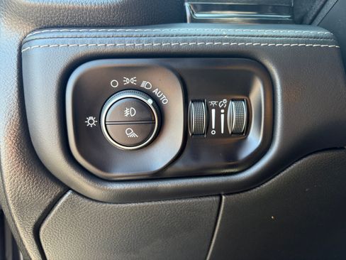 Used 2024 RAM 2500 Limited AWD/4WD image 28