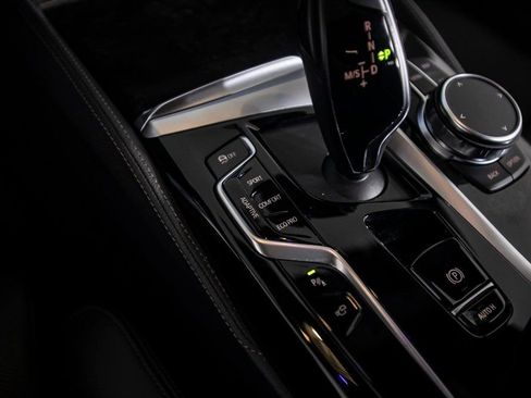 Used 2023 BMW M550i xDrive image 29