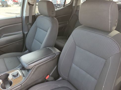 Used 2022 GMC Acadia SLE image 25