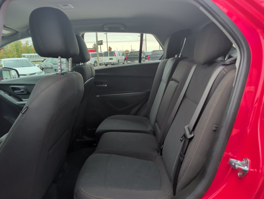 Used 2020 Chevrolet Trax LS FWD image 18