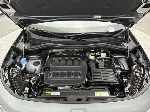 Certified 2025 Volkswagen Tiguan SE AWD/4WD image 26