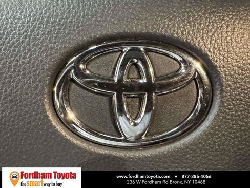 Used 2023 Toyota Sienna XSE AWD/4WD image 32