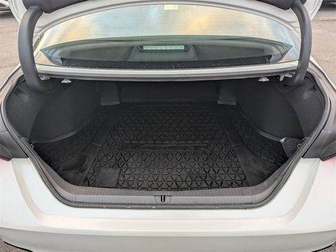 Used 2022 Toyota Avalon Touring image 16