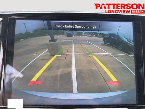 Used 2024 Chrysler Pacifica Touring-L FWD image 5