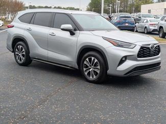 Used 2022 Toyota Highlander XLE video 2