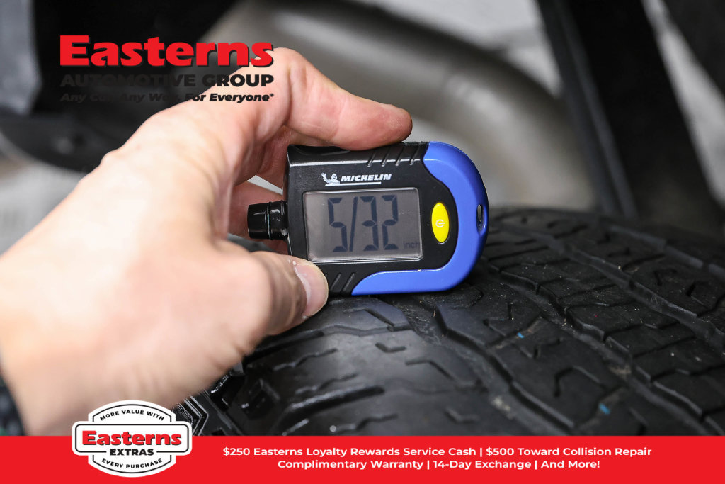 Used 2024 Chevrolet Silverado 1500 LT AWD/4WD image 32