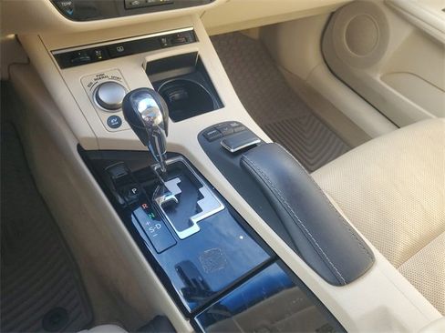 Used 2013 Lexus ES 300h image 24