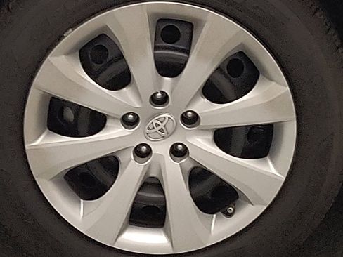 Used 2021 Toyota Corolla LE image 31