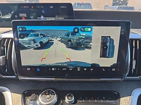 Used 2025 Ford Expedition Tremor AWD/4WD image 36