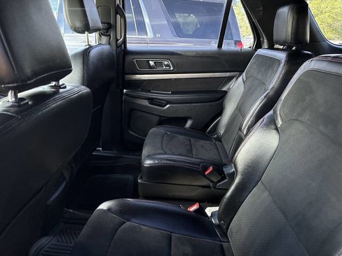 Used 2018 Ford Explorer XLT w/ Equipment Group 202A image 9