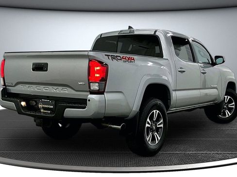 Used 2019 Toyota Tacoma TRD Sport w/ Technology Package AWD/4WD image 6