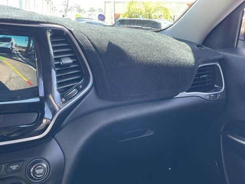 Certified 2019 Jeep Cherokee Overland image 29