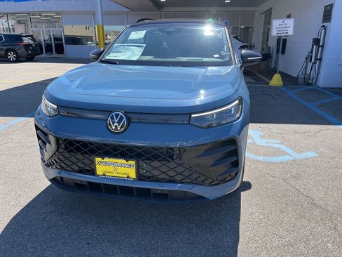 New 2026 Volkswagen Tiguan SE R-Line AWD/4WD image 3