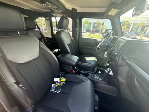 Used 2017 Jeep Wrangler Unlimited Sahara AWD/4WD image 19