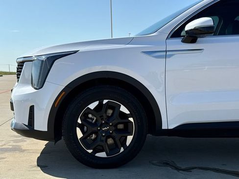 Used 2025 Kia Sorento S w/ Panoramic Sunroof Package FWD image 5