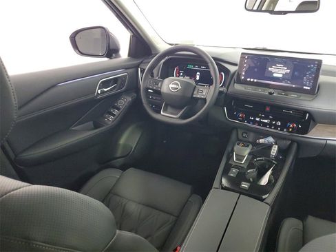 New 2025 Nissan Rogue Platinum w/ Tech Package image 15