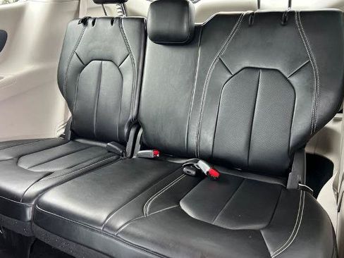 Used 2024 Chrysler Pacifica Touring-L FWD image 23